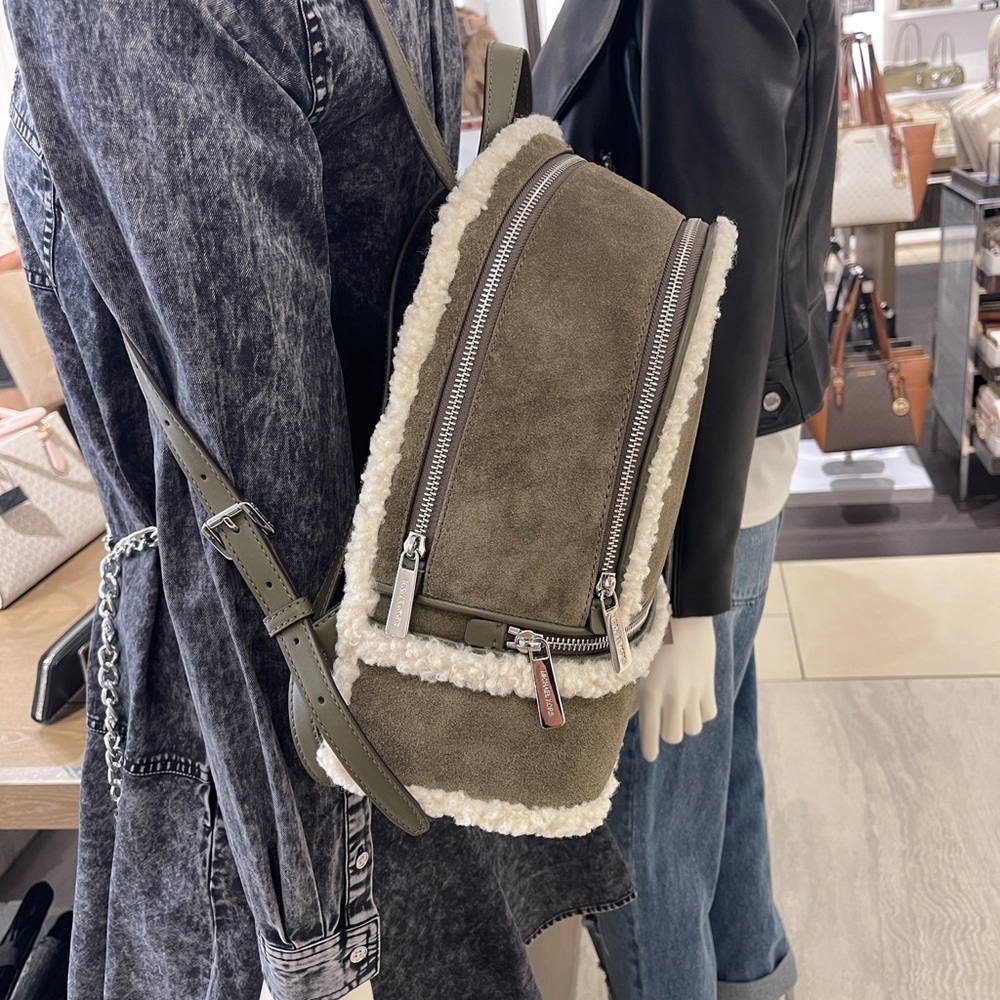 MICHAEL KORS Rhea Medium Suede and Faux Shearling Backpack
Olive
NWT - Picture 8 of 16